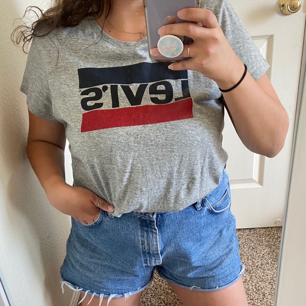 🌟OVERSIZED LEVIS TEE🌟